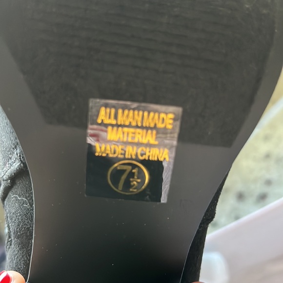 Black booties. Sipper on side. 3in heel. Size 7.5. Never worn only tried on. - Picture 3 of 3